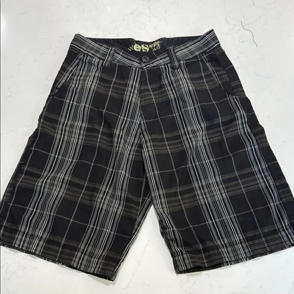 West 49 youth boys Black Plaid Shorts.  Size Large